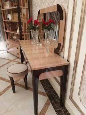 Dësch Konsole Spigel Kommode Schminktisch Schlofzëmmer Hocker Set