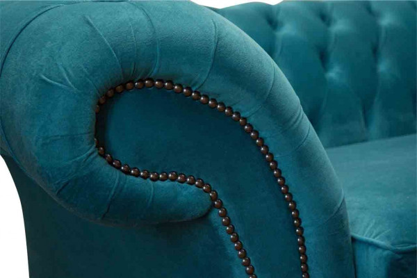 Chesterfield Dräisëtzer Blo Stoff Wunnzëmmer Design Polstersofa