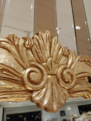 Klasseschen Iessdësch + 6x Still + Anrichte mat Spigel Gold Holz Kommode Nei