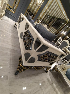 Luxuriéis 3-Sëtzersofa Edel Sofa Elegant Wunnzëmmer Art Deco Sofa Neit