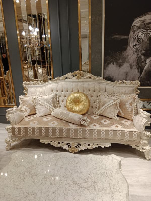 Elegante Sofa 3 Sëtz Plaze Nobele Stilvoll Miwwelen Wunnzëmmer Beige Sofa Nei