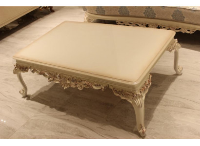 Glamouréisen Wunnzëmmer-Couchtisch mat edelen Detailer, modernem Mëbel-Couchtisch.