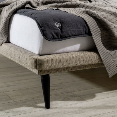 Edel Schlofkummer Miwwelen Brongt Textilbett Designer Holz 2x Nuechtstiescher