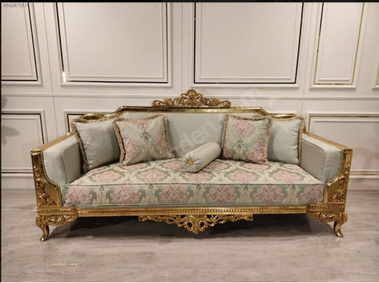 Klassesche dräisëtzeger Canapé Barock Beige 3er Sofa Canapéën Miwwelen Sofas