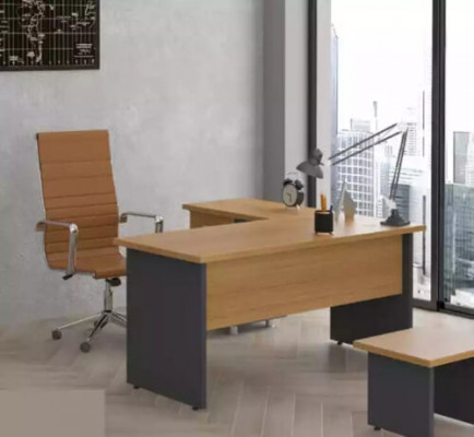 Eckschafschëller Aarbechtszëmmer Design Bürosmobiliär Holz Dësch Büro