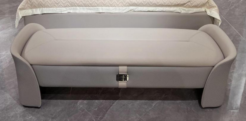 Grouss Schlofzimmer Hocker Holzmiwwel Truhe Späichertruhen Fousshocker