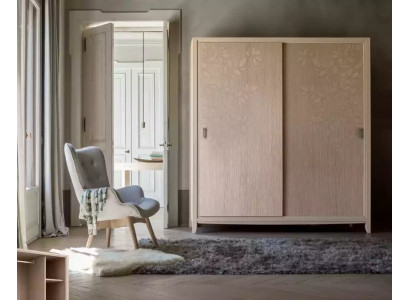 Schlofzëmmer Kleederschaf Material Holz Schaf Modern beige Schief
