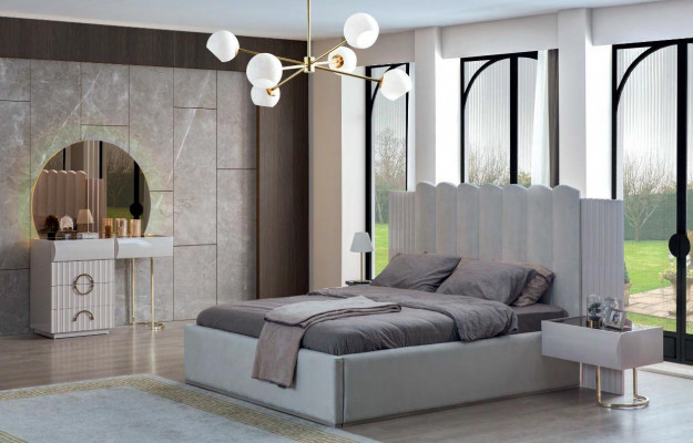Komplett Schlofkummer Garnitur Bett Kommod Tisch Holz Nuetsbiederen 4 Stéck.