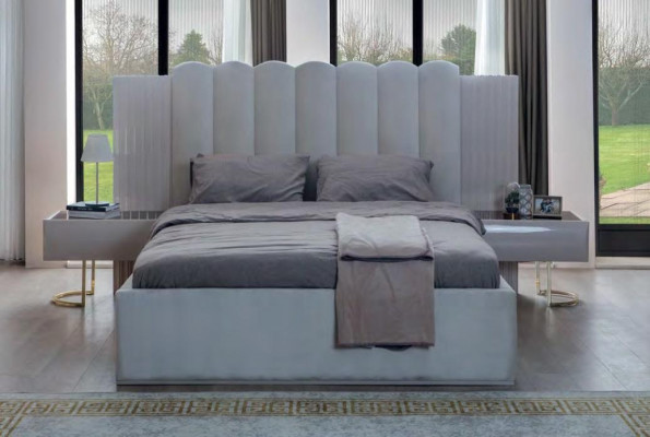 Wäisst Schlofzëmmer Set Bett Nuetsdëscher Holzgestell Duebelbett 3-Deeler.