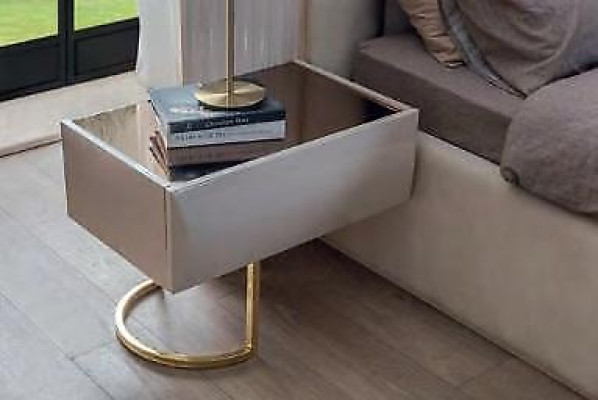 Wäisst Schlofzëmmer Set Bett Nuetsdëscher Holzgestell Duebelbett 3-Deeler.