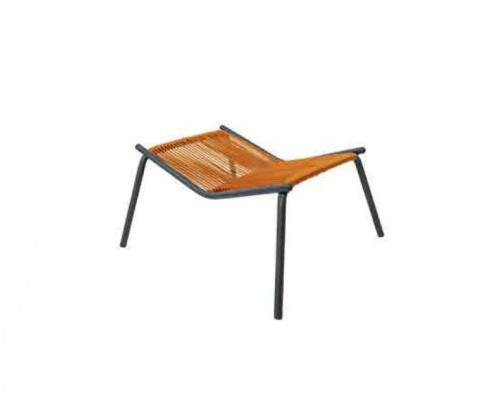 Modernt Set fir Äre Gaart Besteet aus Fauteuil, Hocker an Niewendësch.