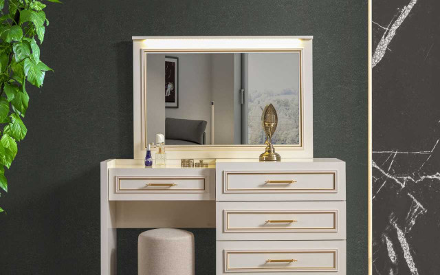 Grousse Schlofzëmmer Set Duebelbett Schminktisch Hocker Spigel 6 Stécker