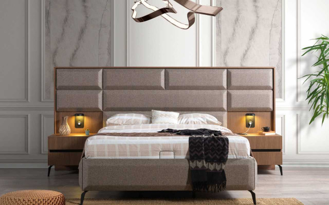 Exklusivt gro Bettzëmmer-Duebbelbett mat 2x Nuetsdëscher 3tlg Set