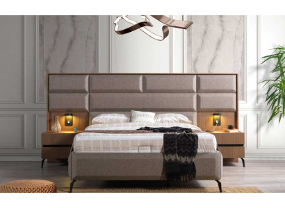 Exklusivt gro Bettzëmmer-Duebbelbett mat 2x Nuetsdëscher 3tlg Set