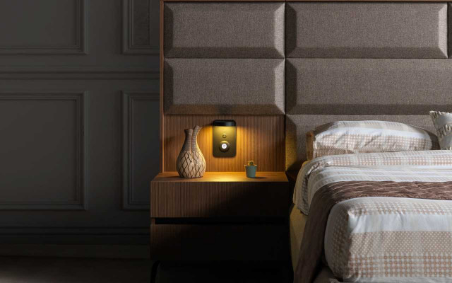 Exklusivt gro Bettzëmmer-Duebbelbett mat 2x Nuetsdëscher 3tlg Set