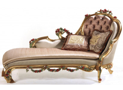Luxuriéis Chaiselongue mat dekorativen Schnëtzercher.