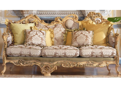 Klassescht Chesterfield-Canapé mat handgeschniddenen Detailer