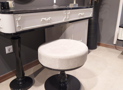 Wunnzëmmer Hocker Luxus Stil Modernen Design Miwwelen Fousshocker wäiss Stoff