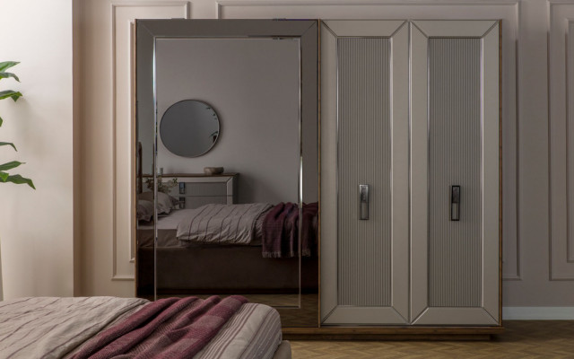 Beige Schlofzëmmer Garnitur Modern Duebelbett Glas Kleederschaf 4tlg