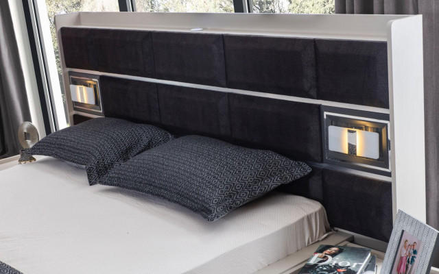 Schlofzëmmer Garnitur Luxus Bett Designer Schminktisch Konsole 5tlg Set