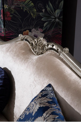 Dreiplazeg Luxus Canapé 3 Plaz Canapéen Barock Rokoko Stoff Design Sofabett