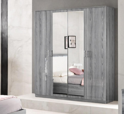 Kleederschaf Holzbësch Schief Schief Holzbësch Garderob Méiwel Design Schlofkummer