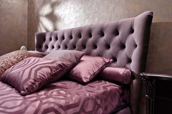 Schlofkummer Set Garnitur Bett 2x Nuetsdëscher Hocker 3tlg. Chesterfield Komplett