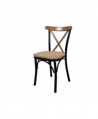 E stolze Stull mat engem mëlle Sëtz an engem ronnen Réck fir Äert Iesszëmmer.