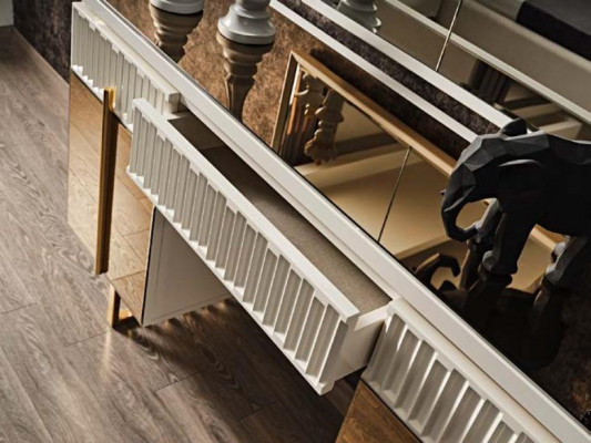 Schlofzëmmer 4-Stéck-Set Polsterbett 2x Nuetsdëscher Kleederschaf Luxus