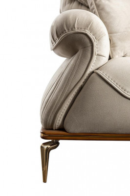 3-Sëtz Sofa Miwwelen Wunnzëmmer a Komfort a Stil an engem Ensemble