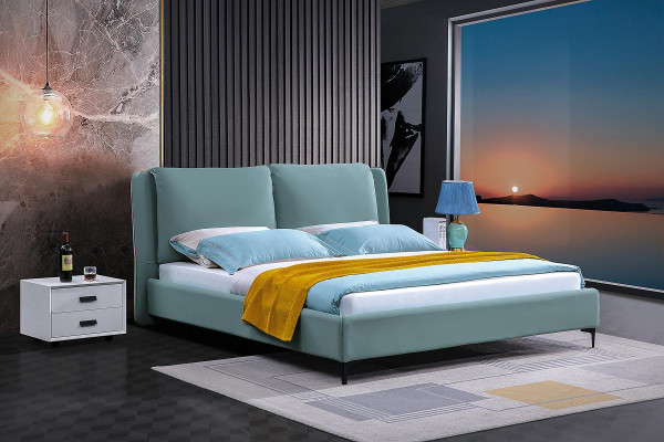 Klassesch Bett duebel Bett Better Holz Landheem Stil. Echtholz Schlofzëmmer.