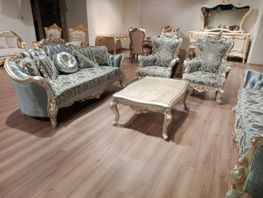 Däischtersëtz-Sofa 3 Blo Geschnëtzte Been Sëlwerfaarweg Chesterfield Couchen