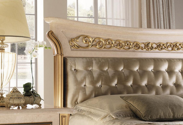 Schlofzëmmer Set Bett Nuetsdësch Kommode Spigel Hocker Neit 7 Stéck Barock Rokoko