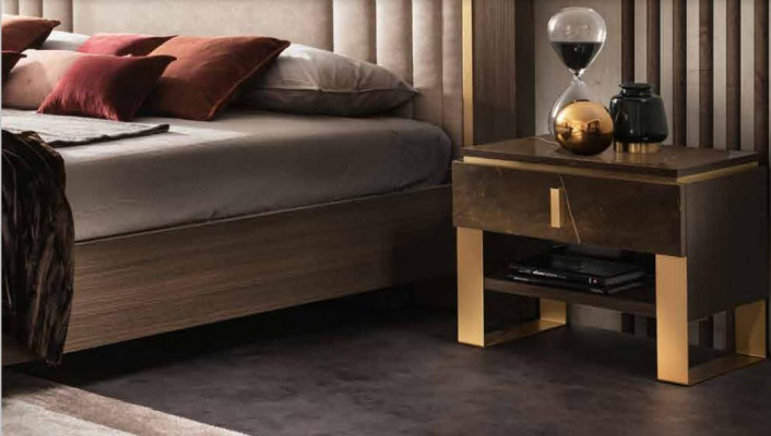 Klassescht 4-Teile Schlofzëmmer Moderne Set Bett Nuetsdësch Komod.