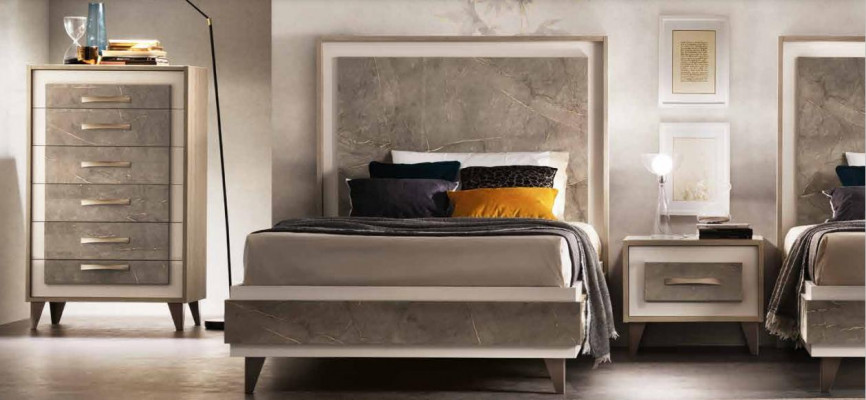 Schlofzëmmer Set Bett Nuetsdëscher Kommod Stil Garnitur Italienesch Miwwelen 4 Stéck