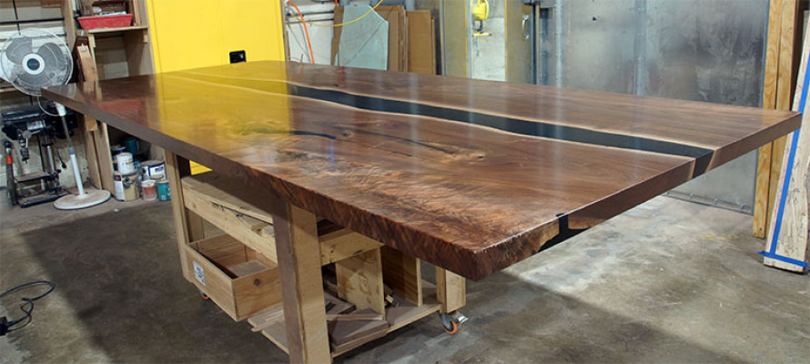 Iessdësch Dëscher Epoxidharz massiv Miwwelen Epoxy Dësch Waasserfall echt Holz