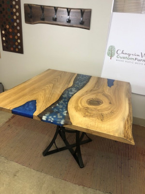 Iessdësch River Table Echt Holz Flosstisch 110x110 Massiv Dëscher