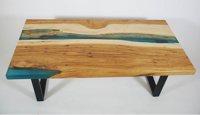 Couchtisch River Table Epoxidharz Massiv Dëscher 120x70 Flossdësch Echt Holz