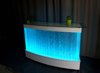Waasserwand Design Bar Dësch Theke Kolonn Beliicht Luxus Dëscher