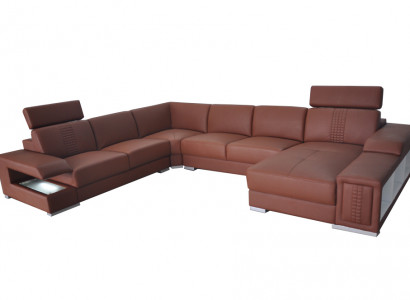 Wunnambiance mat engem U-fërmege Designer-Ecksofa.