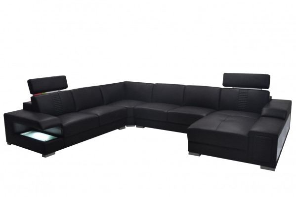 Wunnambiance mat engem U-fërmege Designer-Ecksofa.