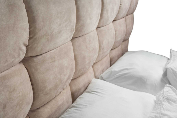 Luxuriéist Plüschbett am Schlofkummer grouss handlech Designerbett Neit dobannen