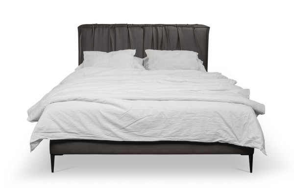 Grousbett mat Këssen, Bettkästen Design, elegante Stoffbett.