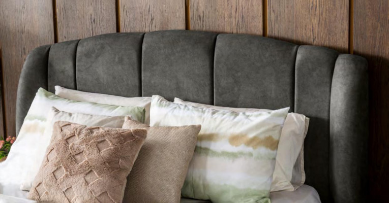 Schlofzëmmer Set Luxus Komplett Bett 2x Nuetsdësch Kleederschaf 4-Teileg Nei