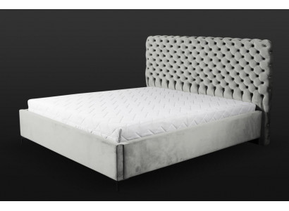 Gro Bett am Chesterfield-Stil Klassesch Schlofzëmmermoubel-Design Elegante Stoff