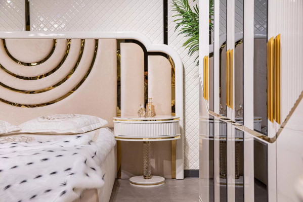 Moderne Schlofkummer Set Bett + 2x Nuetsdëscher Design Miwwelen 3 Deeler Nei