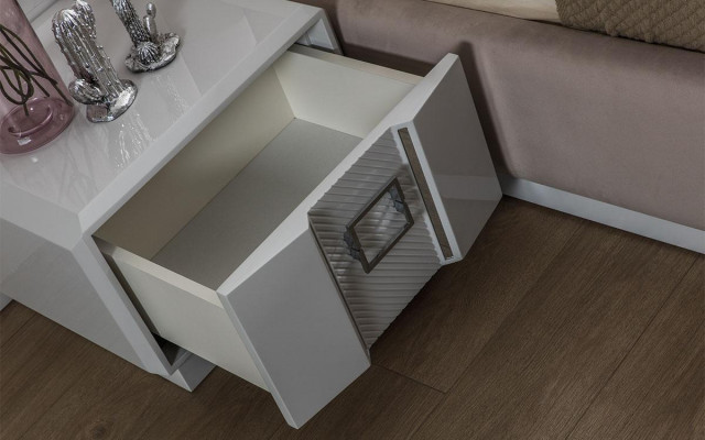 Modern Schlofzëmmer Set Bett + 2x Nuetsdëscher + Kommode mat Spigel Luxus Nei