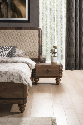 Klassesche Schlofkummer Set Luxus Brongt Bett Nuetsdëscher Schminktisch