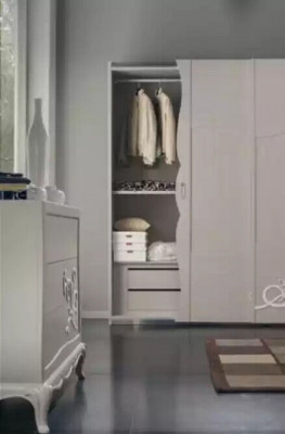 Kleederaschaf Schaf Schlofkummer Holz Miwwelen Italienesche Stil Nei