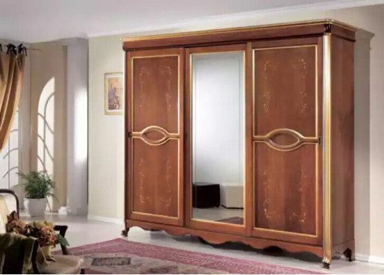 Brongen klassesche Massivholz Kleederschaf mat Spigel Schlofkummer Miwwelen